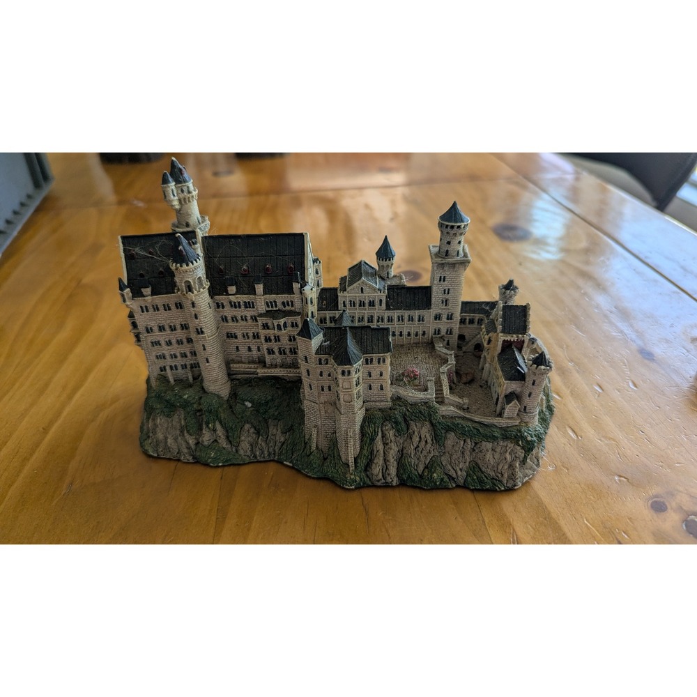 Danbury Mint Neuschwanstein Castle Bavaria Germany Enchanted‎ Castles 1993